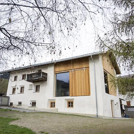 شقة Chasa Chaposch *