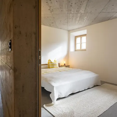 Chasa Chaposch Apartment *
